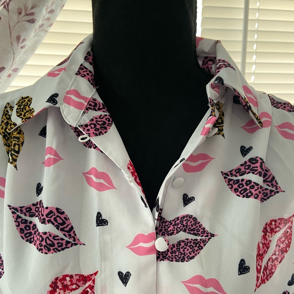 New York & Company - Lip-Print Bow-Neck Long-Sleeve Blouse (NWT) - Picture 3 of 5